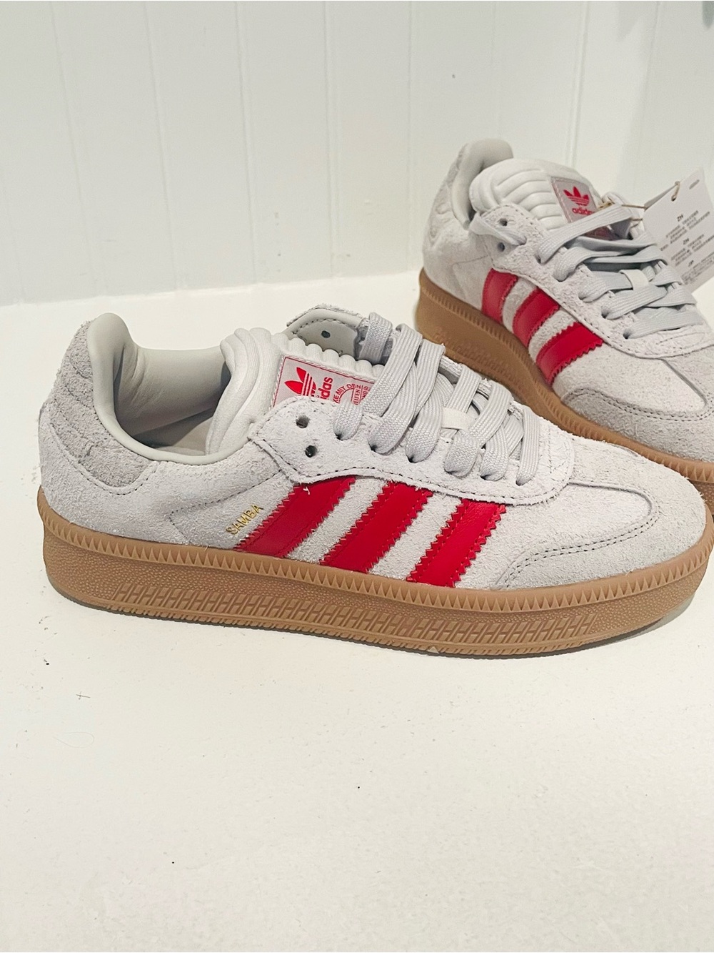 ICONIC Gray Scarlets Gum
Adidas Samba